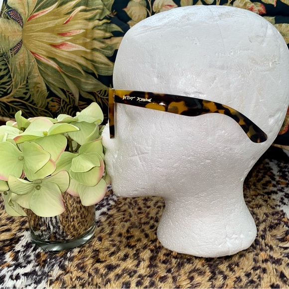 Betsy Johnson ๐ฅrare๐ฅ thick frame leopard readers - Picture 9 of 9